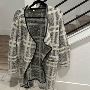 Avec les filles gray white and black coat size medium